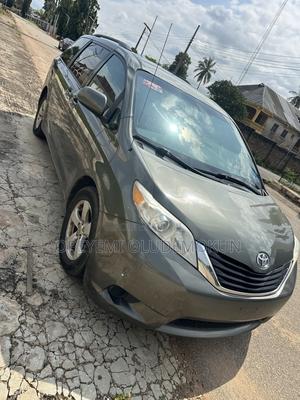 Toyota Sienna LE 8 Passenger 2011 Green