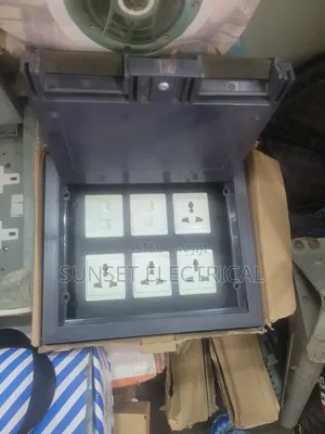Floor Box With 3 Universal Socket With 4 CAT6