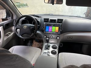 Toyota Highlander SE 2011 Maroon