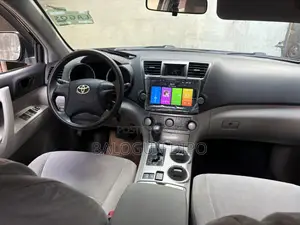 Toyota Highlander SE 2011 Maroon
