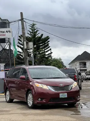 Toyota Sienna 2011