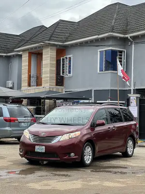 Toyota Sienna 2011