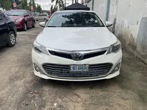 Toyota Avalon Limited Sedan FWD (3.5L 6cyl 6A) 2013 White