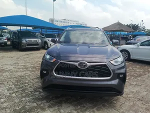 Toyota Highlander XLE 2021 Gray