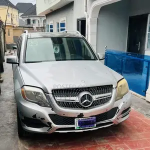 Mercedes-Benz GLK-Class Base GLK 350 4dr AWD 4MATIC (3.5L 6cyl 7A) 2015