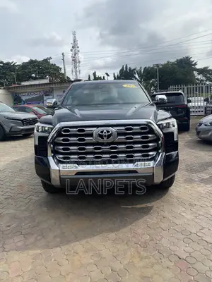 Toyota Tundra 2022 Black