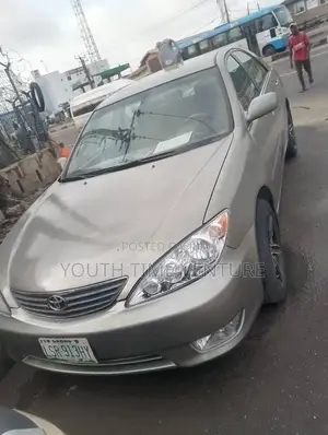 Toyota Camry LE 4dr Sedan (2.4L 4cyl 5A) 2005 Gray
