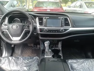 Toyota Highlander XLE 4x4 V6 (3.5L 6cyl 8A) 2018 Blue