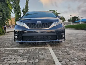Toyota Sienna 2011 Black