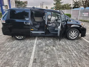Toyota Sienna 2011 Black