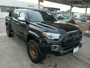 Toyota Tacoma SR5 2019 Black
