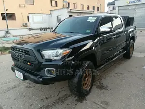 Toyota Tacoma SR5 2019 Black