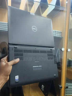 Laptop Dell Precision 3541 1GB Intel Core i7 SSD 512GB