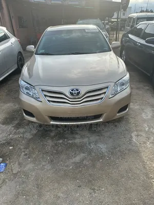 Toyota Camry LE 4dr Sedan (2.5L 4cyl 6AM) 2010 Beige