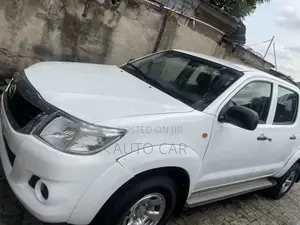 Toyota Hilux 2012 White