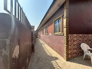 8bdrm Villa in Igbo Olomu, Ikorodu for rent