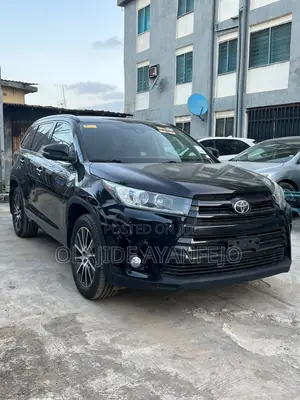 Toyota Highlander SE 4x2 V6 (3.5L 6cyl 8A) 2018 Black