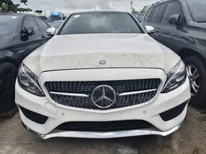 Mercedes-Benz C300 Luxury Sedan RWD (2.0L 4cyl 7A) 2017 White