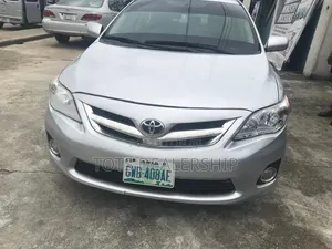 Toyota Corolla LE 4dr Sedan (1.8L 4cyl 4A) 2010 Silver