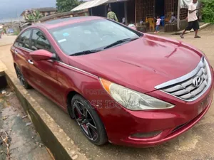 Hyundai Sonata SE 2.0T Sedan FWD (2.0L 4cyl 6A) 2011 Red