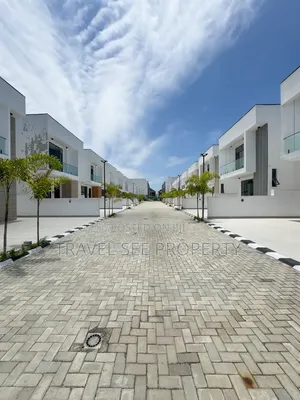4bdrm Duplex in Orchid Roads Chevron for sale
