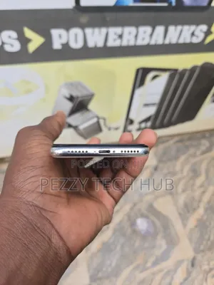 Apple iPhone X 64 GB White