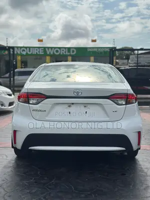 Toyota Corolla LE 2021 White