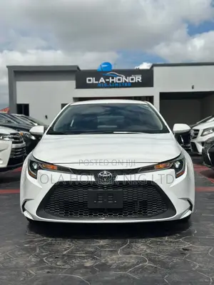 Toyota Corolla LE 2021 White