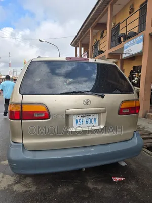 Toyota Sienna LE & 1 hatch 2000 Gold