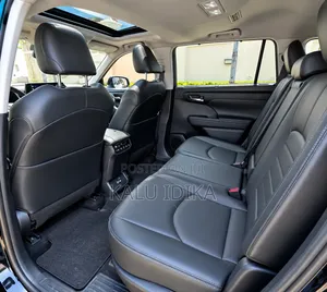 Toyota Highlander XLE 2021 Black