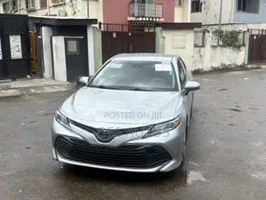 Toyota Camry LE FWD (2.5L 4cyl 8AM) 2018 Silver
