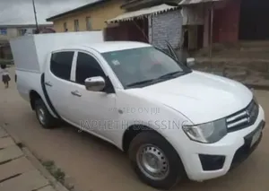 Mitsubishi L200 Double Cab 2.5 136hp 2014 White