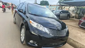 Toyota Sienna 2012 Black