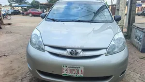 Toyota Sienna 2007 Silver