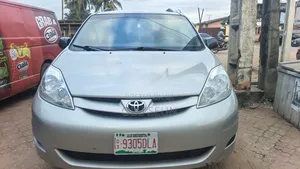 Toyota Sienna 2007 Silver