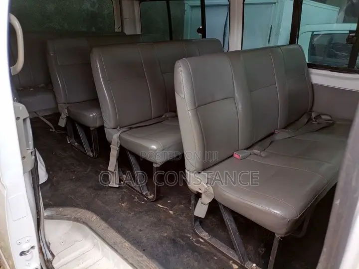 Toyota HiAce 1999 White
