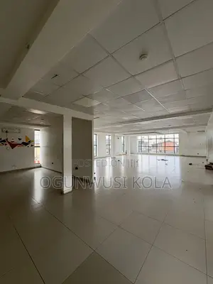 Massive Building on 3 Floors