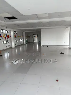 Massive Building on 3 Floors