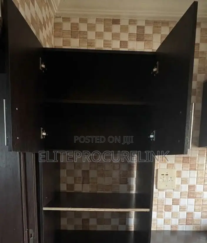 Full Kitchen Cabinet
