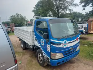 Clean Toyota Dyna 200 2002 Blue