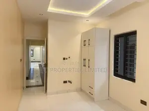 3bdrm Apartment in Lekki Phase 2 for rent