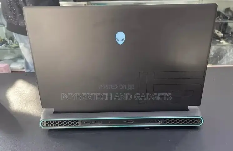 New Laptop Alienware 16GB Intel Core i7 SSD 1T
