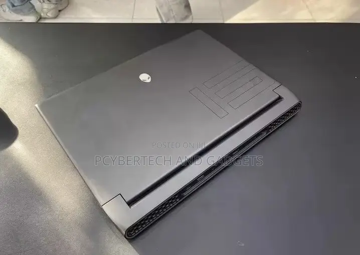 New Laptop Alienware 16GB Intel Core i7 SSD 1T