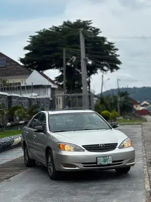 Toyota Camry XLE 4dr Sedan (2.4L 4cyl 5A) 2005 Silver