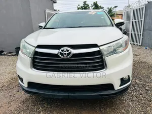 Toyota Highlander XLE 4dr SUV AWD (3.5L 6cyl 6A) 2015 White