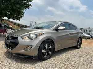 Hyundai Elantra GLS Sedan FWD (1.8L 4cyl 6M) 2013 Gold
