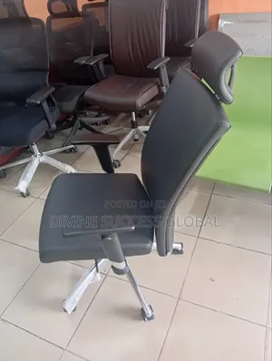Top Quality Office Executive Chair With Headrest Made in Malaysia