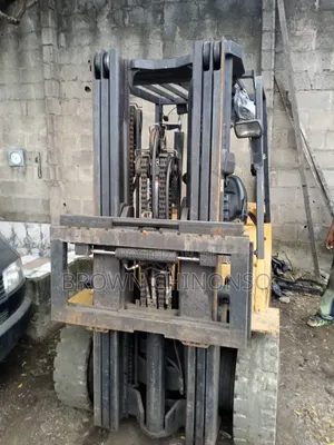 CAT Fork Lift