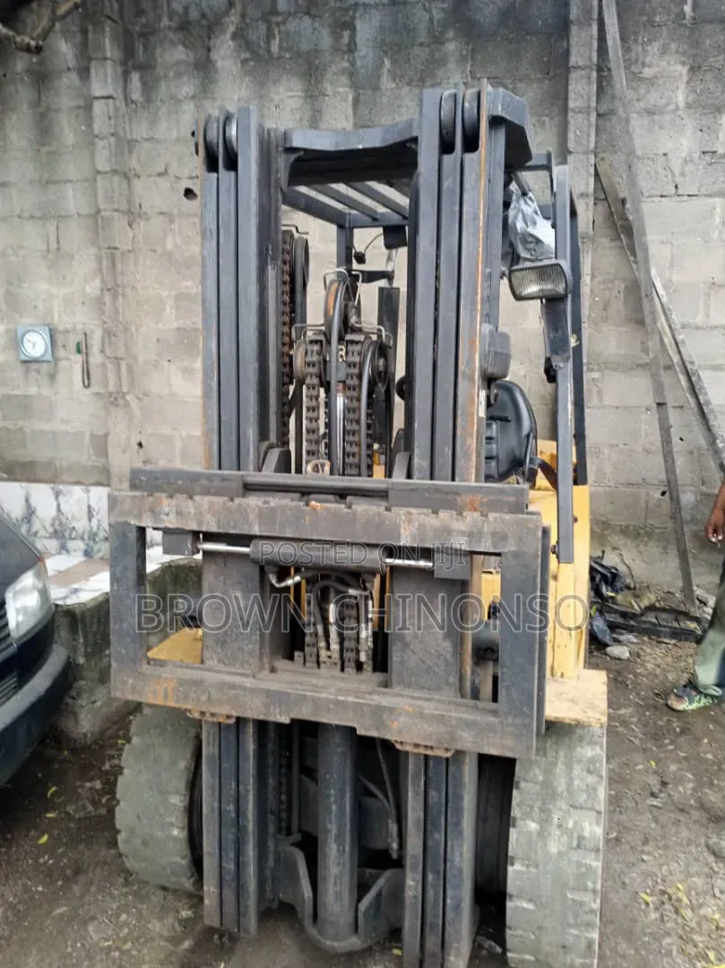 CAT Fork Lift