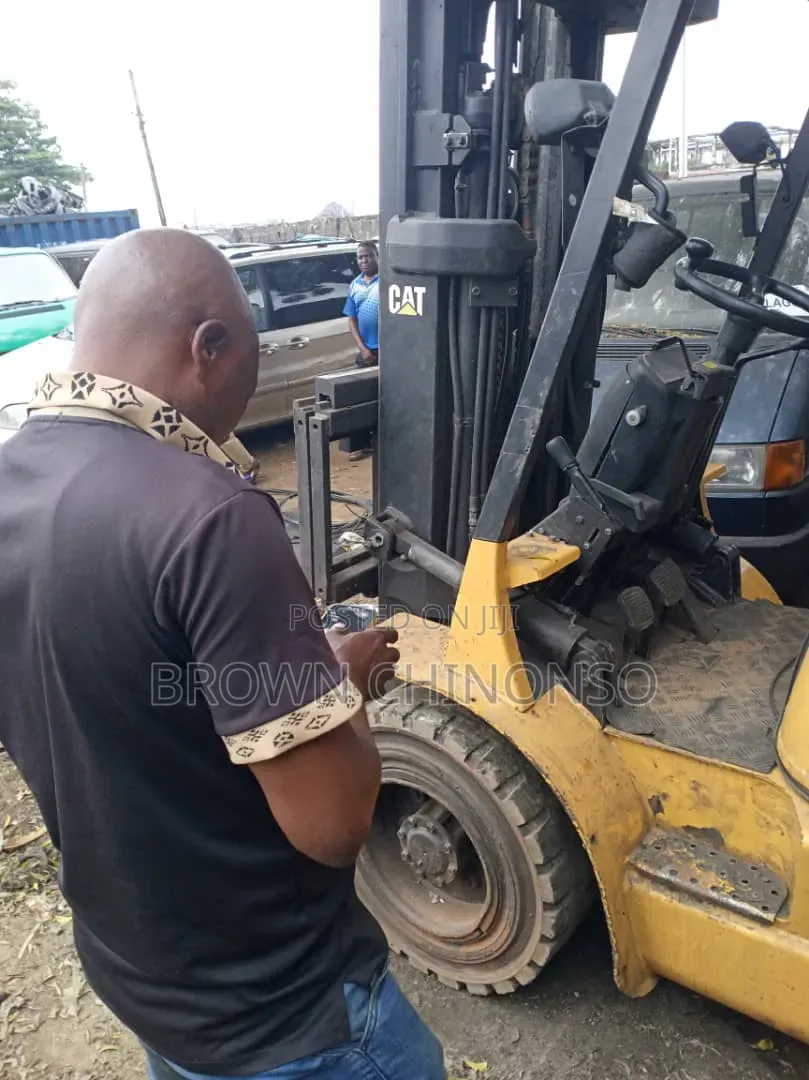 CAT Fork Lift
